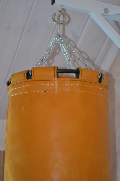 Подвесной боксерский мешок и груша Рокки 120х40 см. 50 кг кожа рыжий